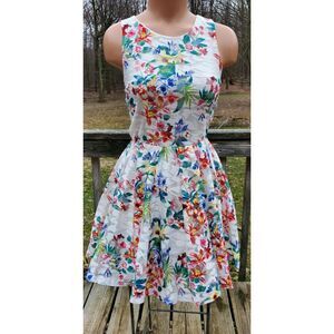 Design Lab Lord & Taylor Sleeveless White Floral Dress Size Small Lace Great